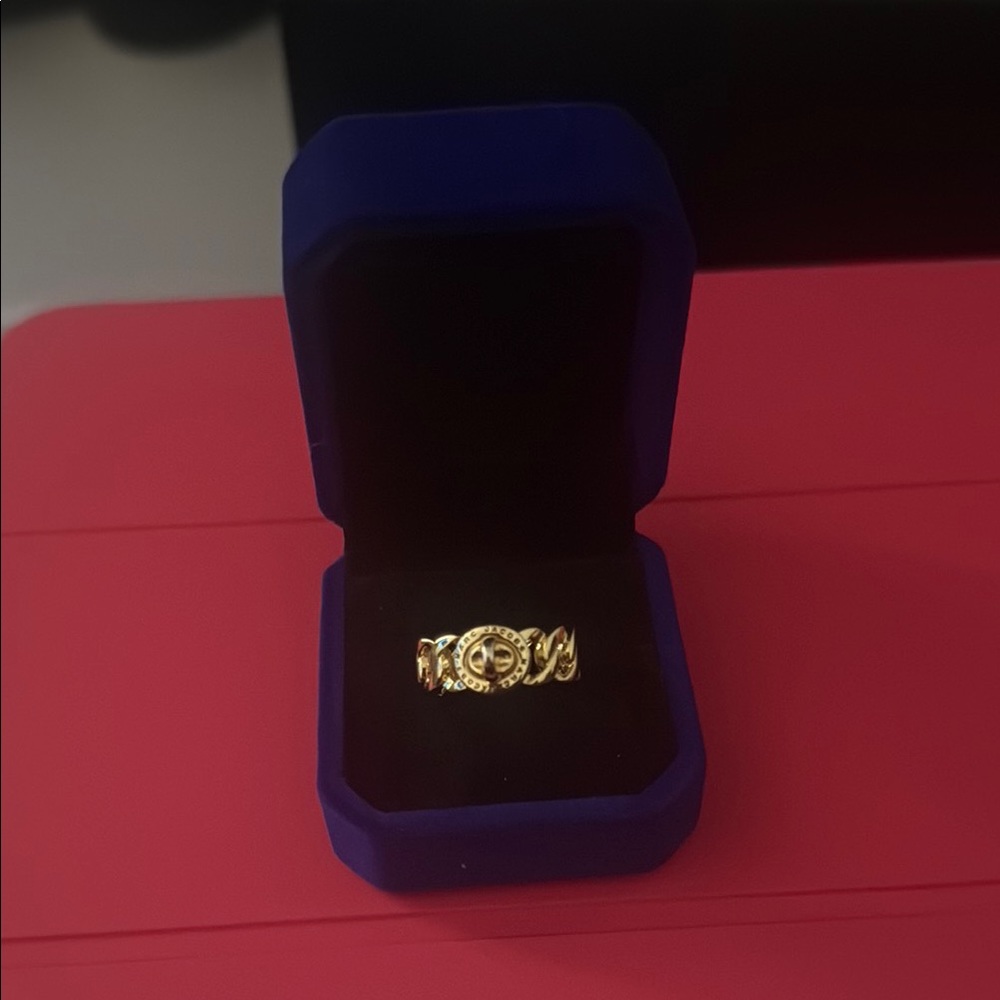 Elegant Gold Marc Jacobs Ring